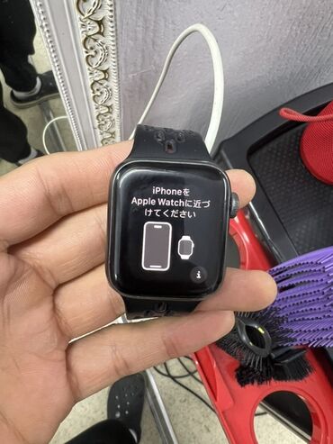 Смарт-часы: Apple Watch SE (1‑го поколения), корпус 44 мм, цвет Space Gray. На