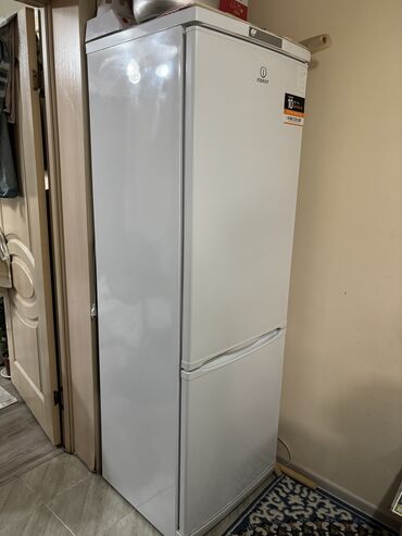 Холодильники: Холодильник Indesit, Б/у, Двухкамерный, 60 * 185 * 60