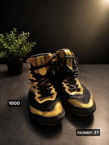 борцовки трико: Борцовки ASICS, черно‑золотые, высокий профиль. - Размер: 37 (указан — 1
