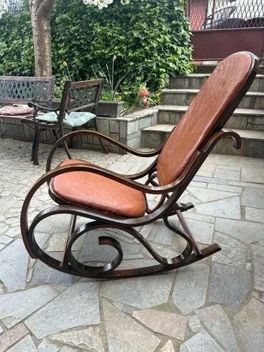 Stilske stolice: Stilska Thonet stolica za ljuljanje 🪑 Ikoničan dizajn ✨ Odlično — 3