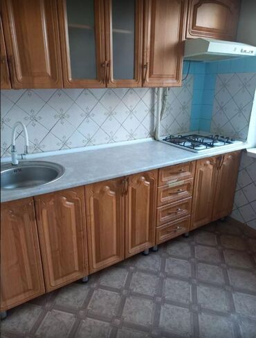 бокс для малярки: 3 бөлмө, 62 кв. м, 104-серия, 3 кабат, Косметикалык ремонт