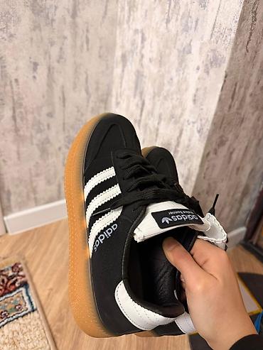 adidas kişi: 35manata alınıb geyinilmeyib, 39razmerdi hem qadın hem kisiler ucun — 2
