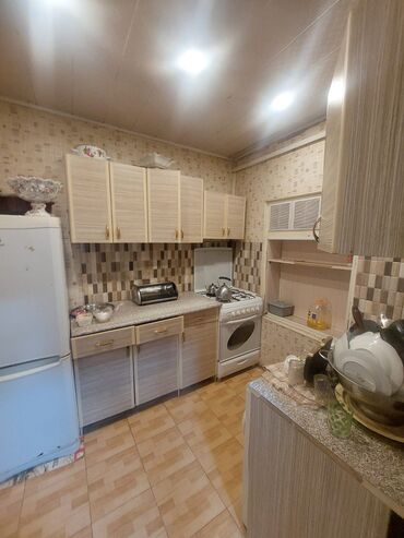 xırdalanda kupçalı heyet evleri: 3 комнаты, 100 м², Нет кредита, Средний ремонт