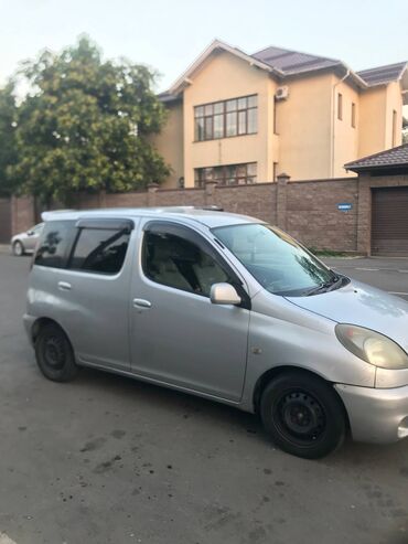 срочно продать машину: Toyota Funcargo: 2000 г., 1.3 л, Автомат, Бензин, Универсал