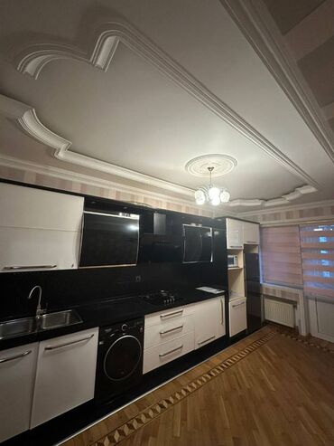 Uzunmüddətli kirayə mənzillər: 28 May metrosunun 2-ci çıxışında, 13 mərtəbəli binanın 2-ci — 7