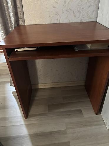 Kompüter/iş masası – kompakt model Siyirmesi var,teze kimidi. Qiymeti — 1