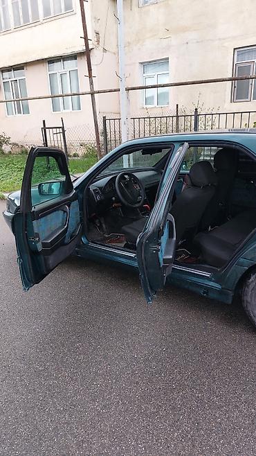 Mercedes-Benz: Mercedes-Benz C-Class: 1.8 l | 1996 il Sedan — 8