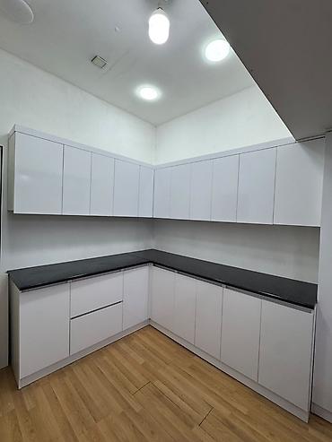 Sifarişlə mebel: Ağ rəngli L formalı mətbəx mebeli dəsti Uzunlugu 5 metr kunc kuxna — 4