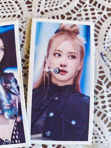 İncəsənət və kolleksiyalar: BLACKPINK foto kartları seti - Məzmun: 4 ədəd foto kart – səhnə — 4