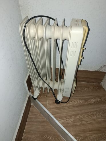 Elektrikli qızdırıcılar və radiatorlar: Radiator 35 azn. Tam islek veziyyetde.
Unvan Bine atciliq. Efsane