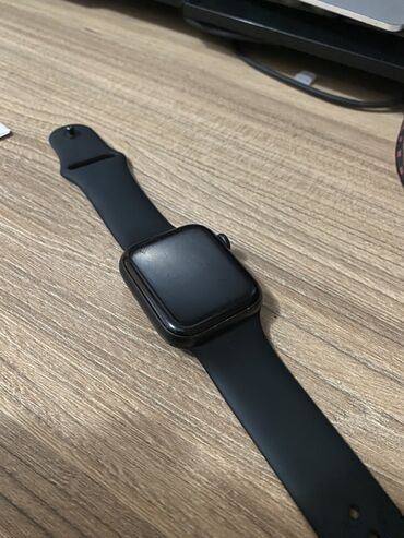 техничеа: Продаю свои Apple Watch SE 2, версия на 44 мм, в классическом чёрном