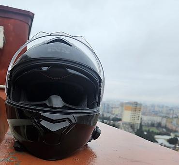 reduktor motor: Motodəbilər üçün tam üzlü (full-face) qara dəbilqə Xüsusiyyətlər: - — 3
