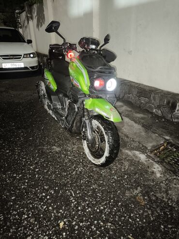 купить электромотоцикл в бишкеке: Макси-скутер 125 куб. см, Бензин, Б/у