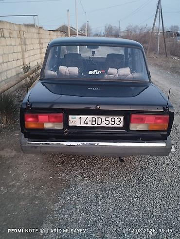 niva satılır: VAZ 2107
ili 1992
rəng qara 
karopka 4 
 mayor 06 
barter var — 2