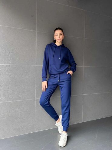 Gornji i donji deo: Komplet trenerka S M L XL 2XL Cena 3300 din — 16