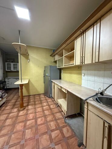 Долгосрочная аренда домов: 200 м², 7 комнат, Парковка — 10