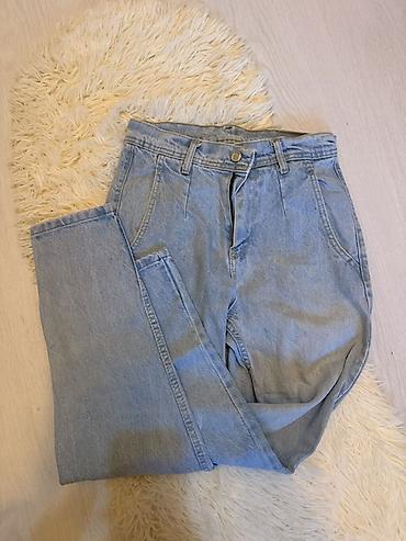 Cinslər: Açıq mavi rəngdə klassik denim şalvar. Xüsusiyyətlər: - Yüksək belli — 3