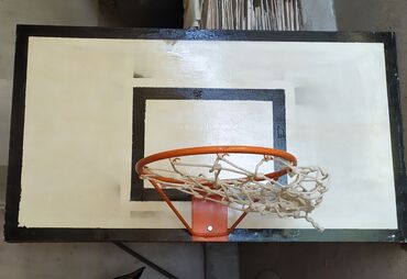 баскетбольное: Баскетбольный щит прокрашенный, пролакированный. 1.5 на 0.85 метра