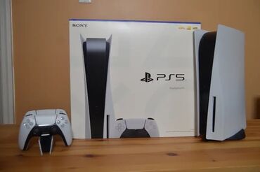 playstation 4 кредит: Sony PlayStation 5 oyun konsolu. Ağ-qara dizaynı ilə seçilir. Paketə