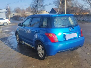 Toyota: Toyota ist: 2002 г., 1.3 л, Автомат, Бензин, Седан