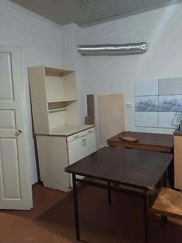 аренда кызыл кыя: 35 м², 2 комнаты, ул. Орозбекова / Жибек Жолу, Только девушкам — 1