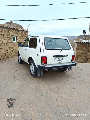 niva diskleri satilir: LADA Niva 4x4, ağ sarı rəngdə, universal kuzov. Xüsusiyyətlər: - Tam — 8