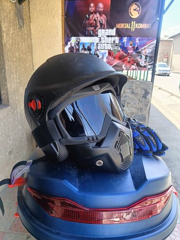 Спорт и хобби: Продаю новый шлем для скутера и мото