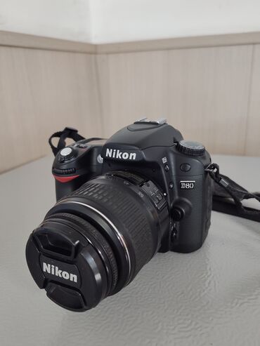 Фотоаппараты: Продаю фотоаппарат Nikon D80 в идеальном состоянии, объектив 18-55