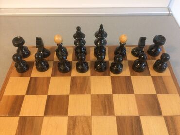 Društvene igre: Sah iz 70-tih Drvene figure, drvena kutija 33x32.5cm Stanje kao na — 4