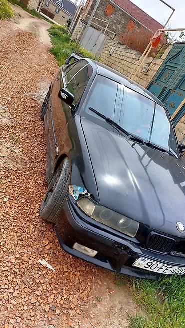 bmw e36 kuza: BMW 3 Series E36 sedan, qara rəng. - Kuzov: aerodinamik body-kit, ön — 2
