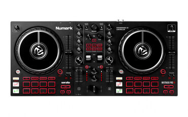 gizli ses yazan proqram: Numark Mixtrack Pro DJ nəzarətçisi. Bu DJ nəzarətçisi iki göyərtəli