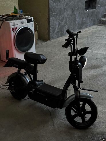 Другой электротранспорт: В продаже самокат  2024 года масло от "Panda"  причина продажи покупаю