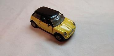 mini maltezer i maltezer razlika: Siku Mini Cooper oko 1:55(7 cm. ), malo izgreban gume na tockovima — 1