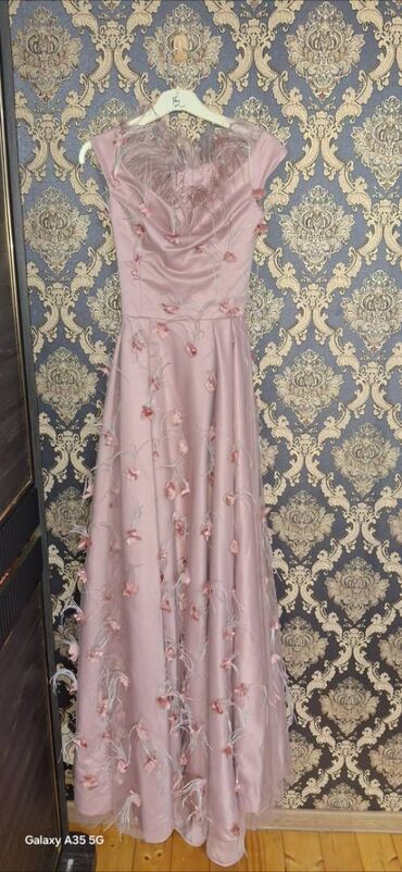 Digər qadın geyimləri: 10 azn — 2