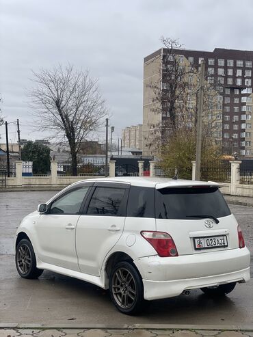 Toyota: Toyota ist: 2004 г., 1.5 л, Автомат, Бензин, Хэтчбэк