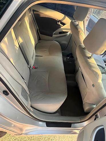 s class mercedes: Toyota Prius (3-cü nəsil) – gümüşü rəng, hibrid Xüsusiyyətlər: - — 5