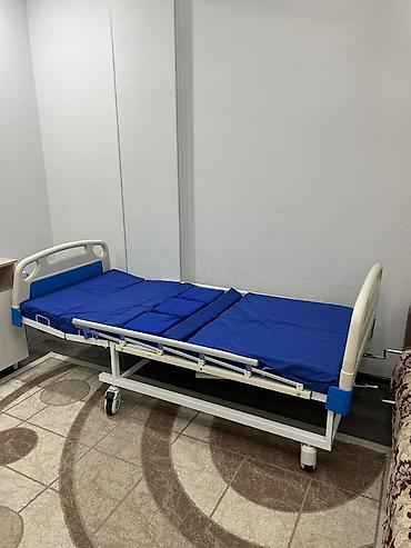 Медицинская мебель: Функциональная медицинская кровать с механической регулировкой - — 3