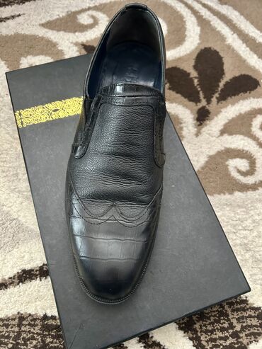 Ayaqqabılar: Klassik kisi ayaqqabisi, deridi, az geynilib, bahali ayaqqabidi,razmer — 2