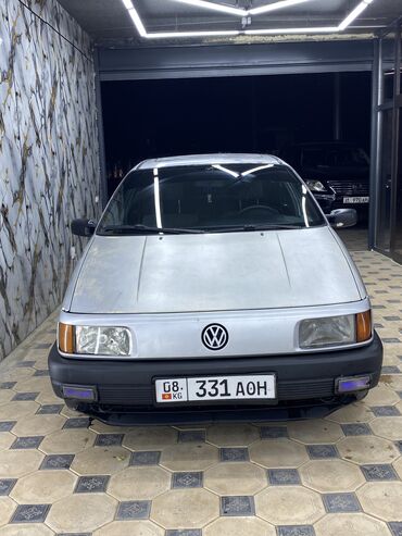 Volkswagen: Volkswagen Passat: 1989 г., 1.8 л, Механика, Бензин, Седан