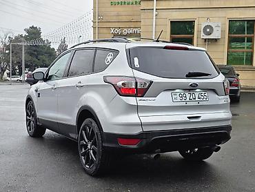 ford transit oluxana: Ford Escape: 1.5 l | 2017 il 56000 km Ofrouder/SUV — 4