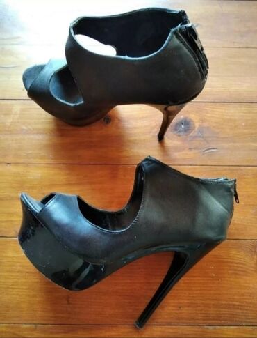 crna haljinica: Sandale, 40