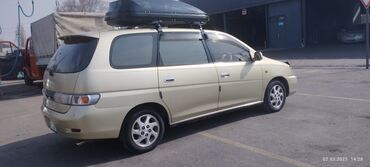 Toyota: Toyota Gaia: 2001 г., 2 л, Типтроник, Бензин, Минивэн