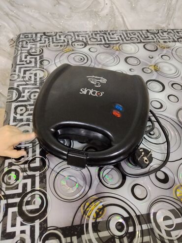 playstation 4 1 tb pro: Toster Sinbo firması 40 manata