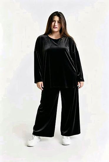 forma ideal: Komplet za punije, pliš
Cena 2900
Vel. Do 5xl
V22 — 2