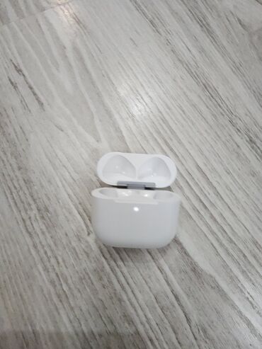 Наушники: Airpods 4