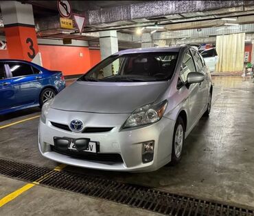 срочно продаю тойота: Toyota Prius: 2010 г., 1.8 л, Вариатор, Гибрид, Хэтчбэк