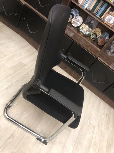 стол офисное кресло: Офис креслолор, Дөңгөлөксүз, түсү - Кара, Өзү алып кетүү
