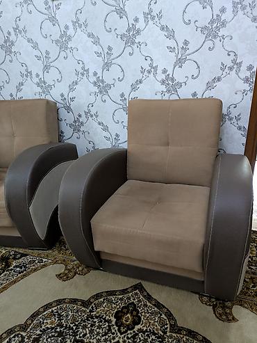 2ci el perde: Divan ( 2 yastıq ilə) ve kreslolar. Hamısı açıqlandır. Yaxşı — 3