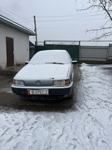 б3 седан: Volkswagen Passat: 1988 г., 1.6 л, Механика, Бензин, Седан