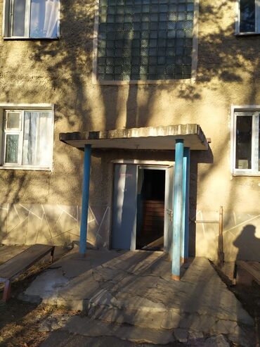 продоется 2 комнатная квартира: 2 бөлмө, 52 кв. м, 104-серия, 1 кабат